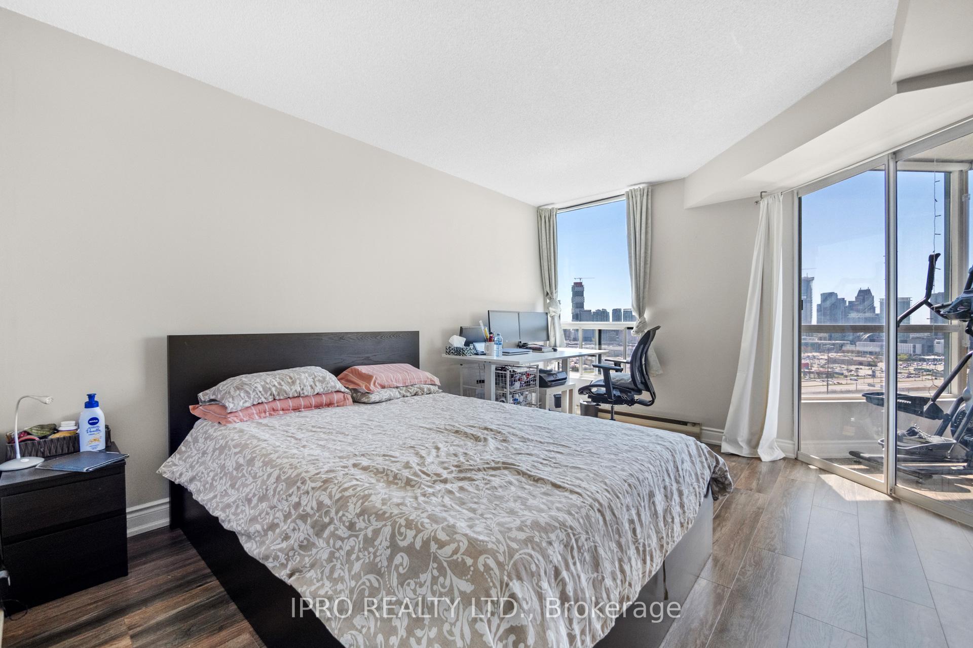 3 Bedrooms Condo at 4460 Tucana, Mississauga For sale