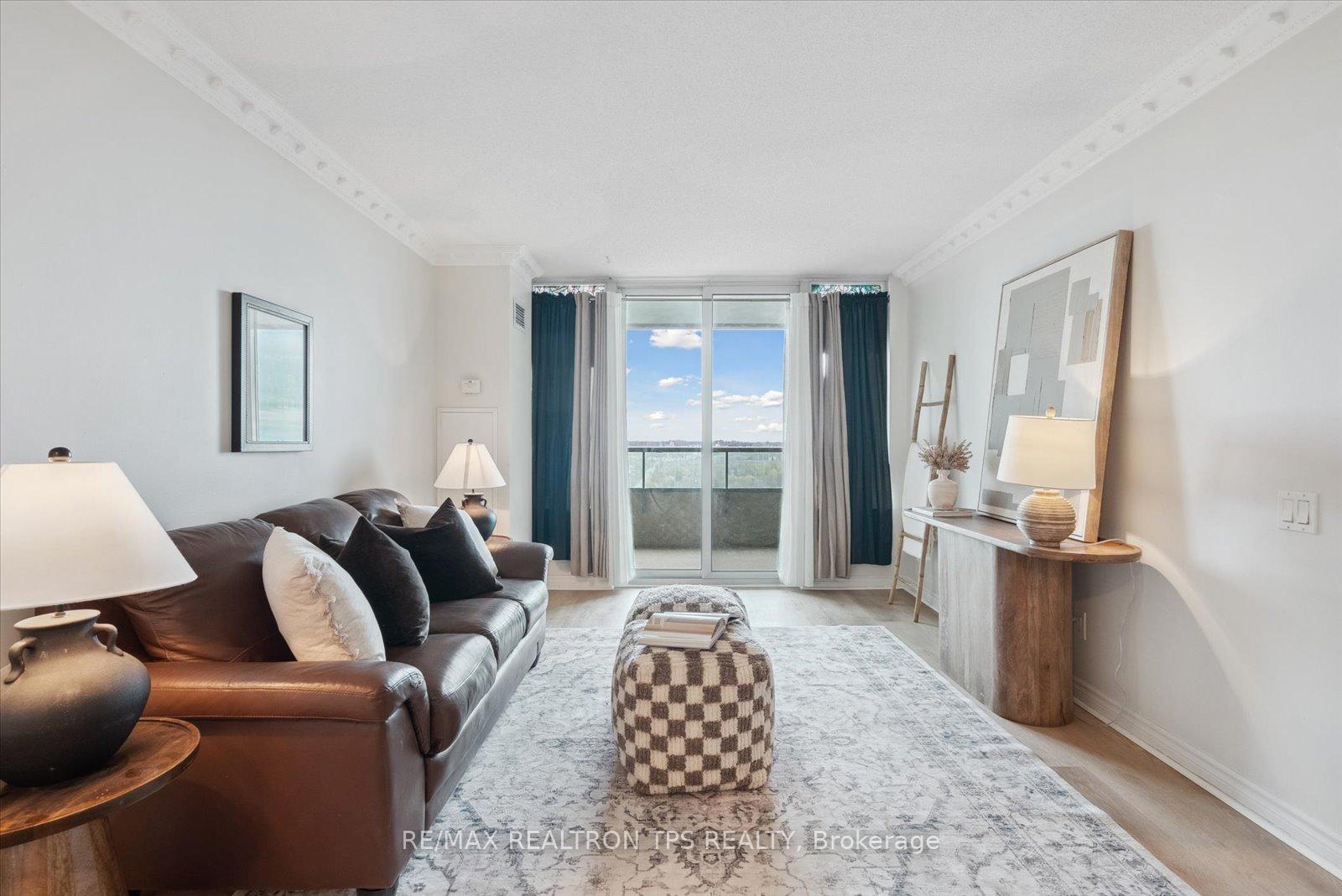 3 Bedrooms Condo at 61 Town Centre, Toronto For sale