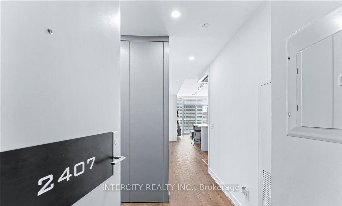 3 Bedrooms Condo at 33 Helendale, Toronto For sale