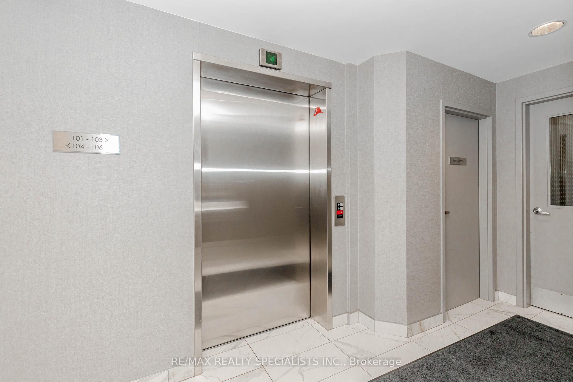 2 Bedrooms Condo at 32 Tannery, Mississauga For sale