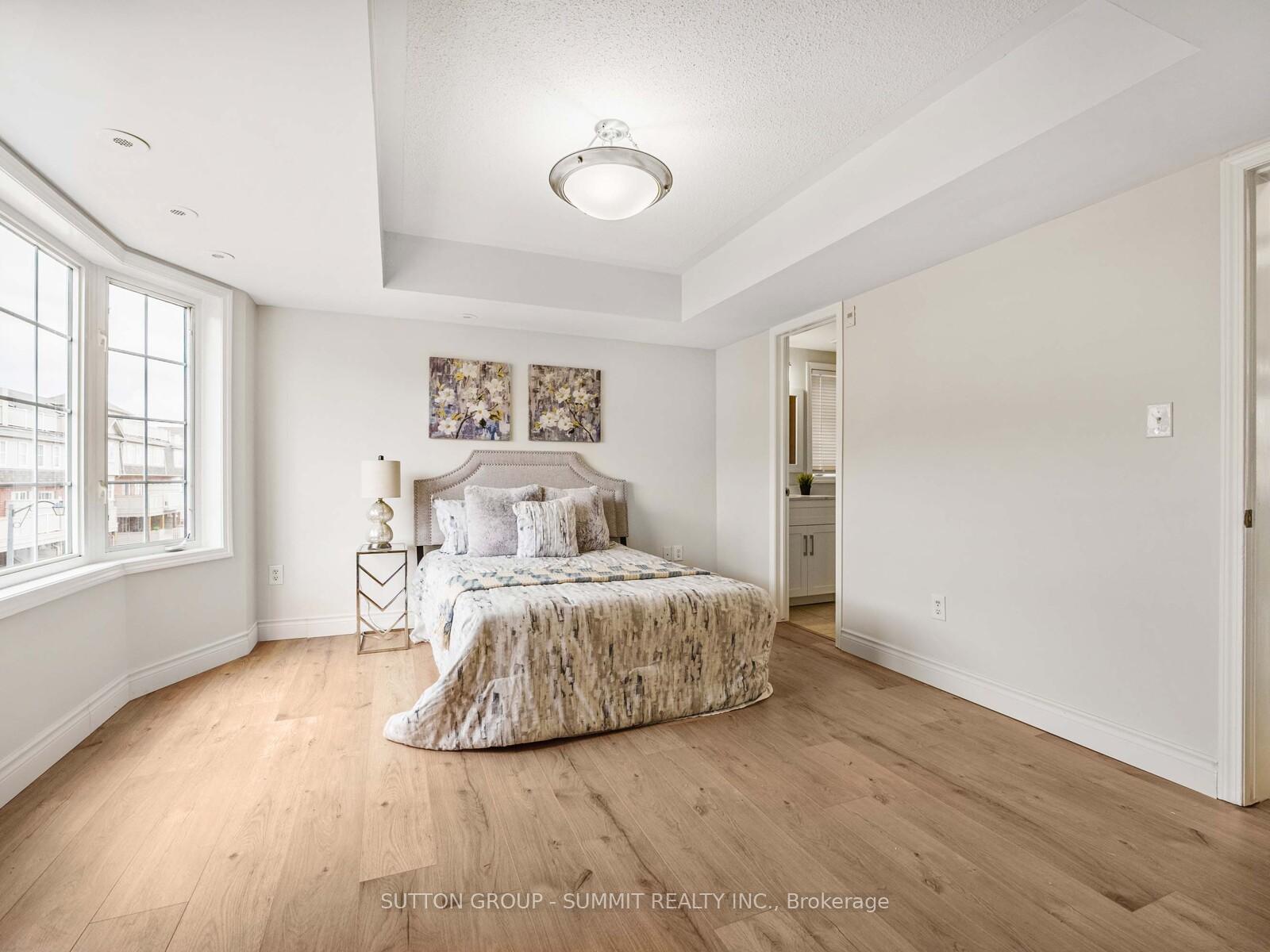 3 Bedrooms Condo at 614 Shoreline, Mississauga For sale