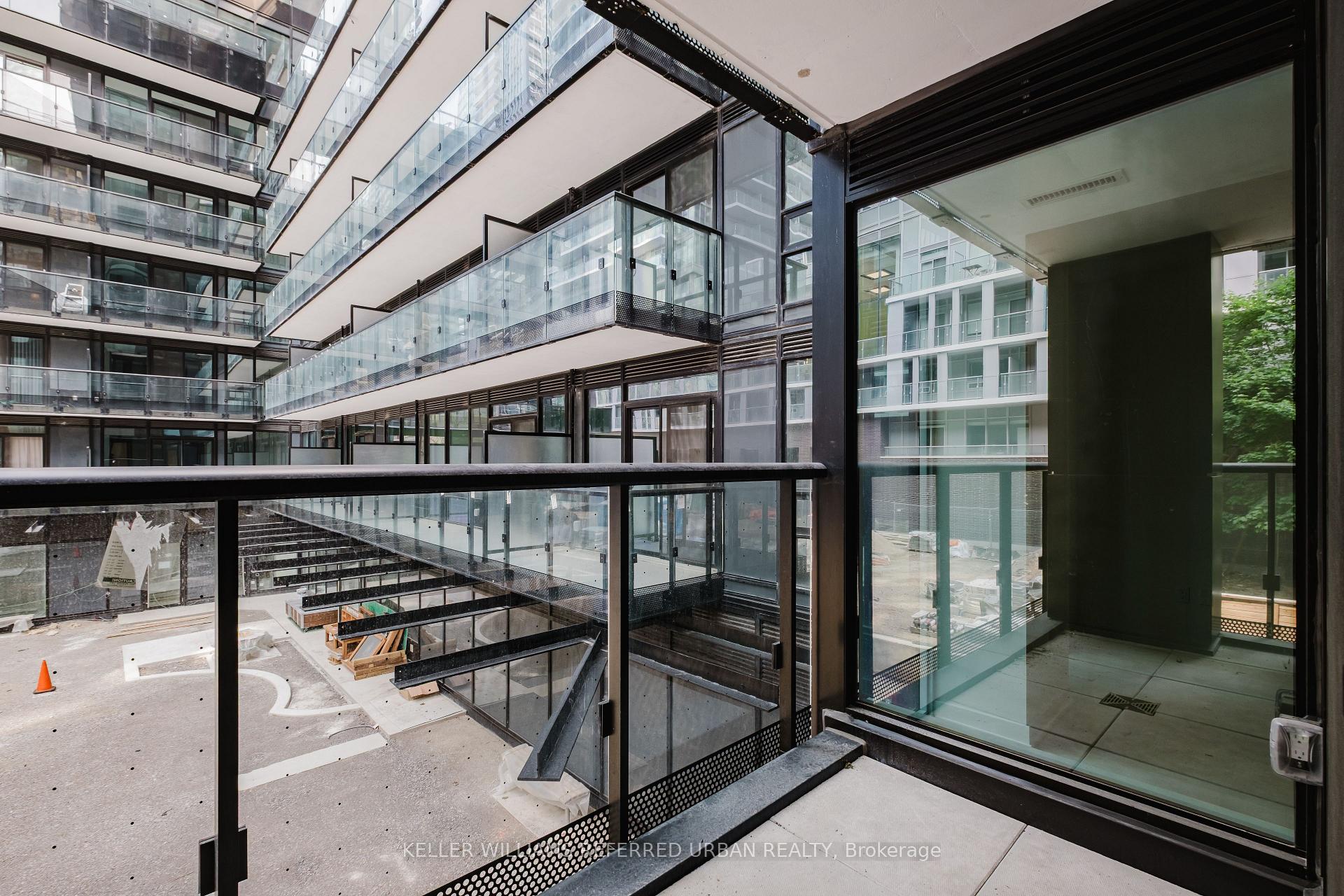 3 Bedrooms Condo at 127 Broadway, Toronto For sale