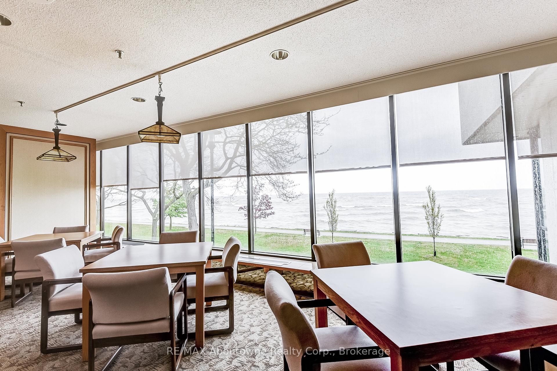 2 Bedrooms Condo at 2180 Marine, Oakville For sale