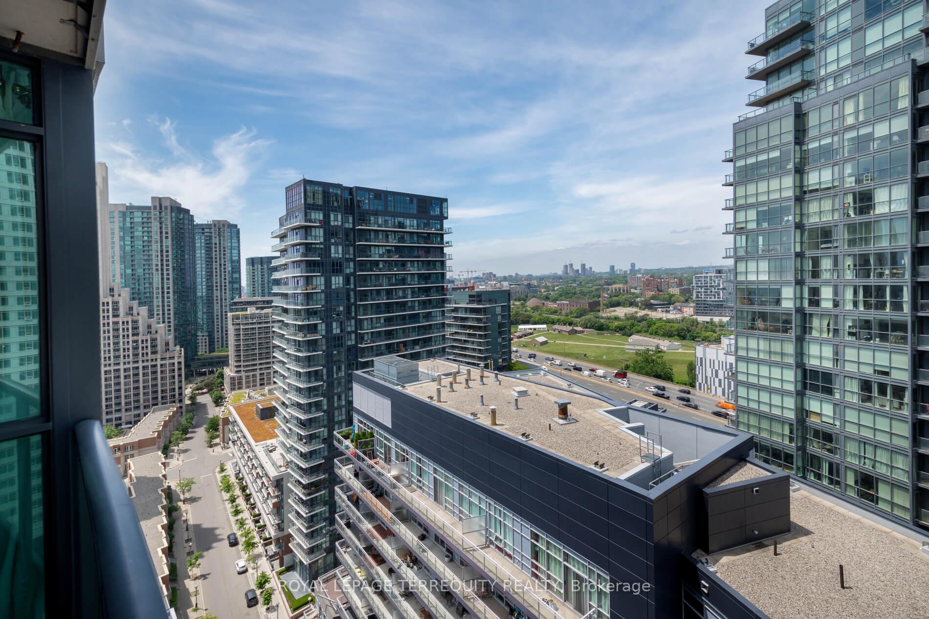 2 Bedrooms Condo at 600 Fleet, Toronto For sale