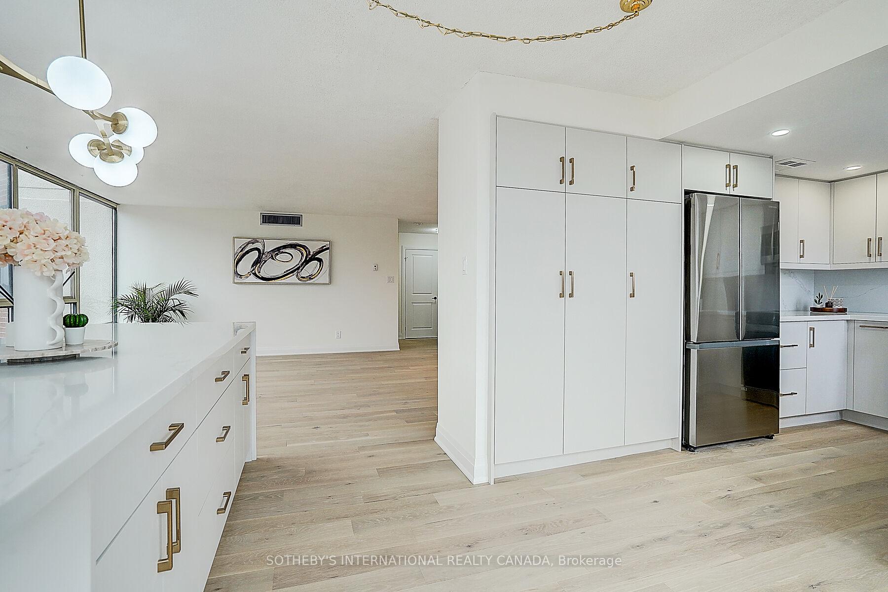 2 Bedrooms Condo at 1240 Marlborough, Oakville For sale