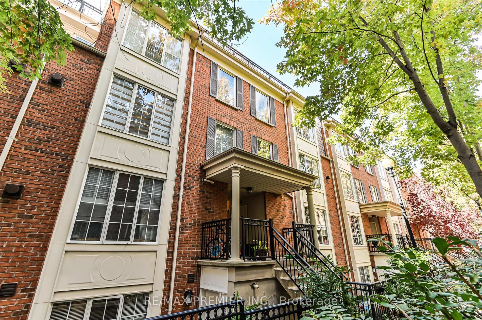 3 Bedrooms Condo at 3 Everson, Toronto For sale