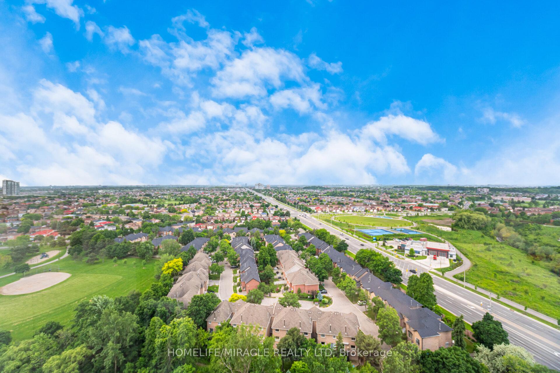 2 Bedrooms Condo at 50 Eglinton, Mississauga For sale