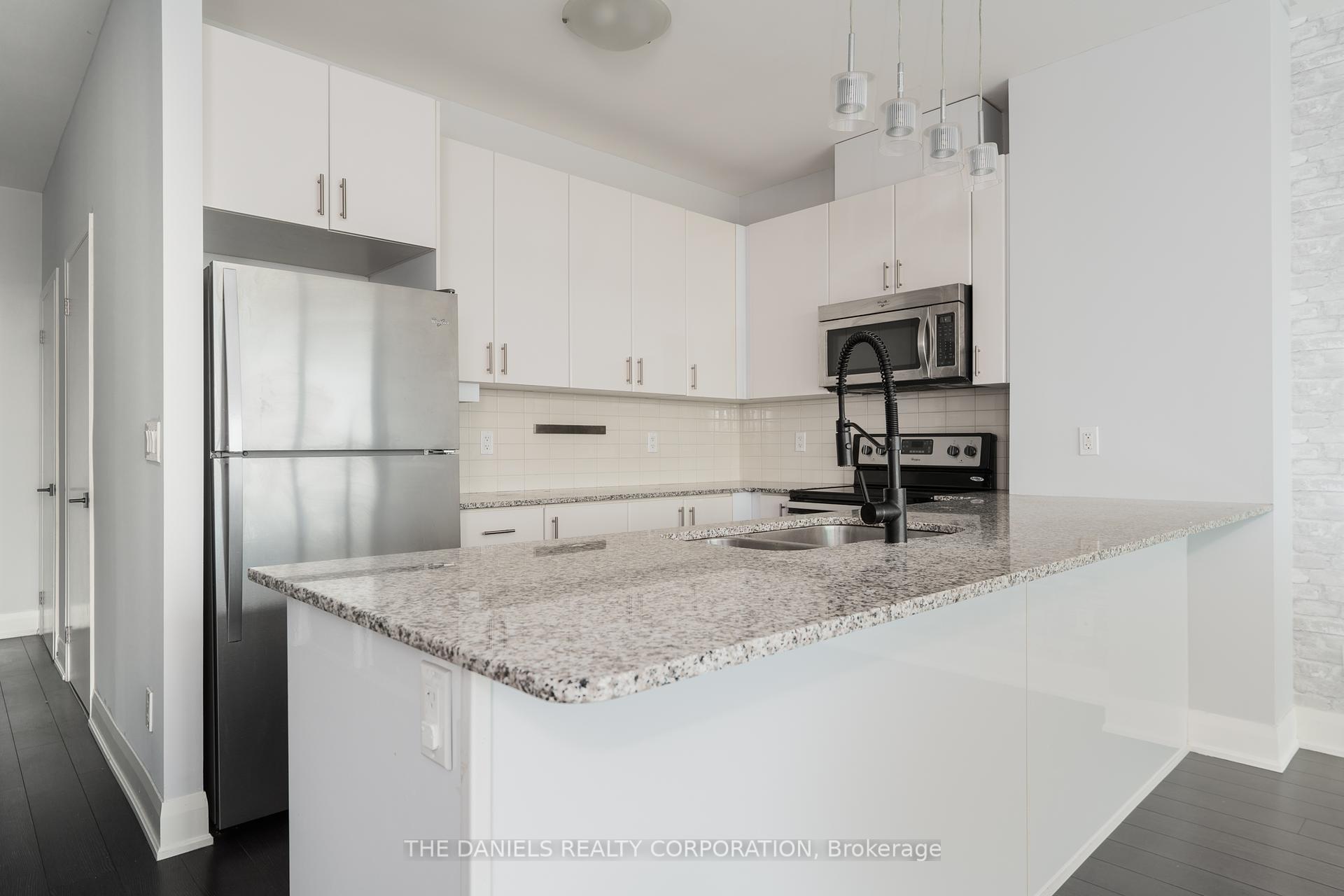 2 Bedrooms Condo at 2900 Highway 7, Vaughan For sale