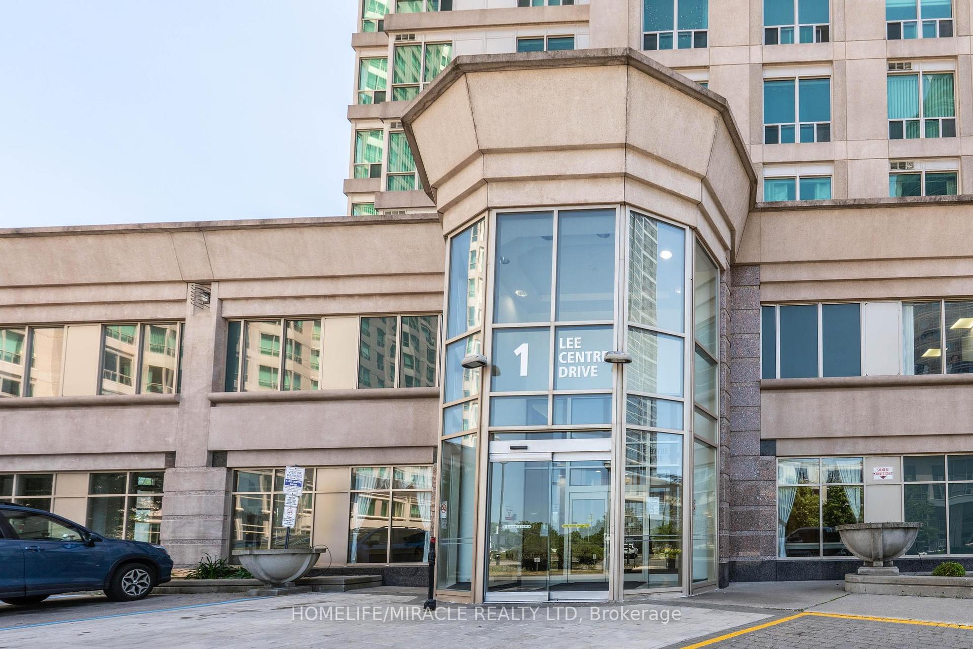 2 Bedrooms Condo at 1 Lee Centre, Toronto For sale