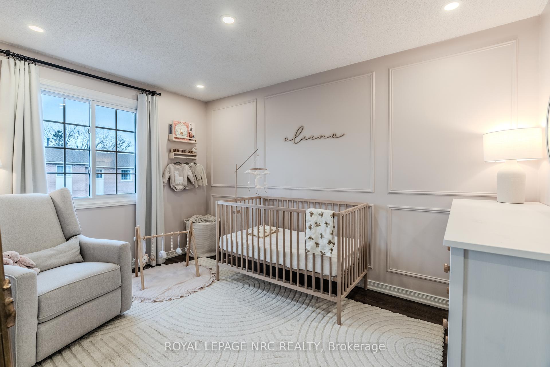 3 Bedrooms Condo at 29 Heritage, Hamilton For sale