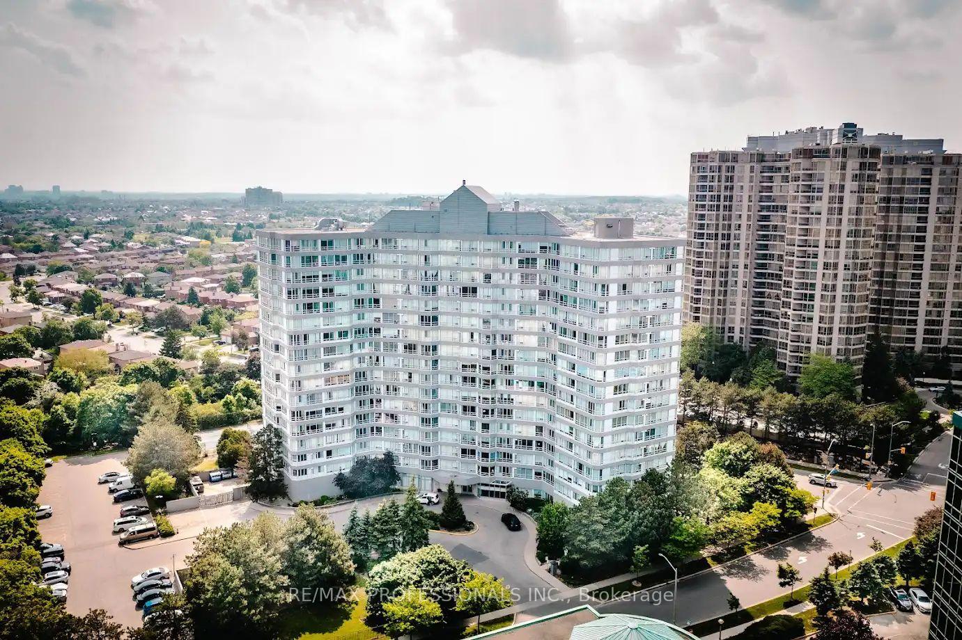 2 Bedrooms Condo at 50 Kingsbridge Garden, Mississauga For sale