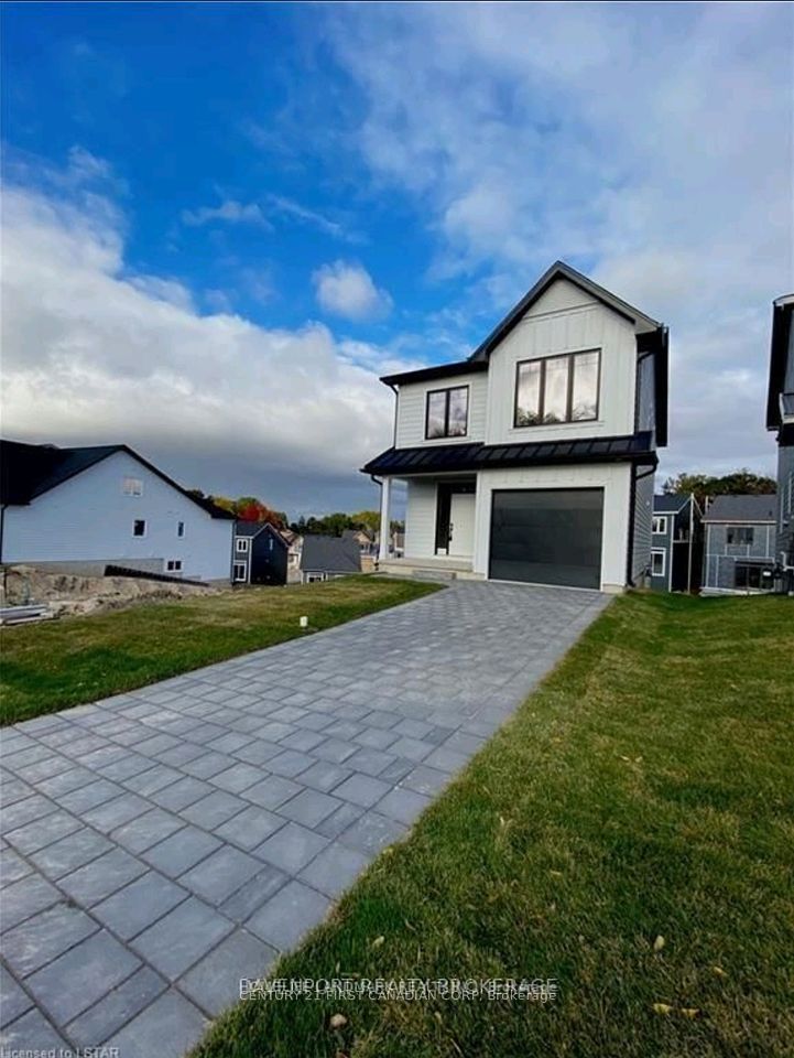 18 Julie Crescent, London South, ON N5Z 3X2