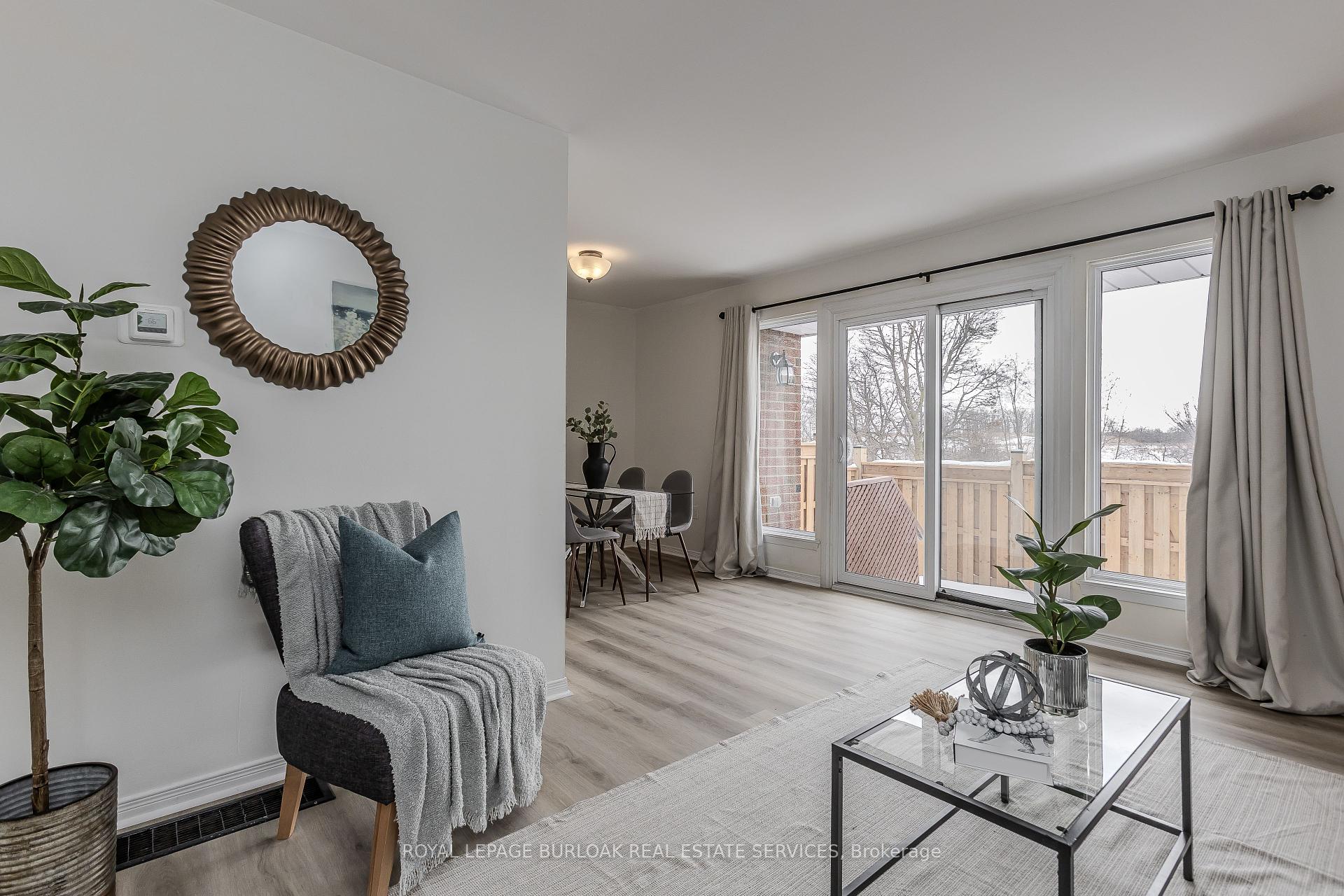 4 Bedrooms Condo at 25 Redbury, Hamilton For sale