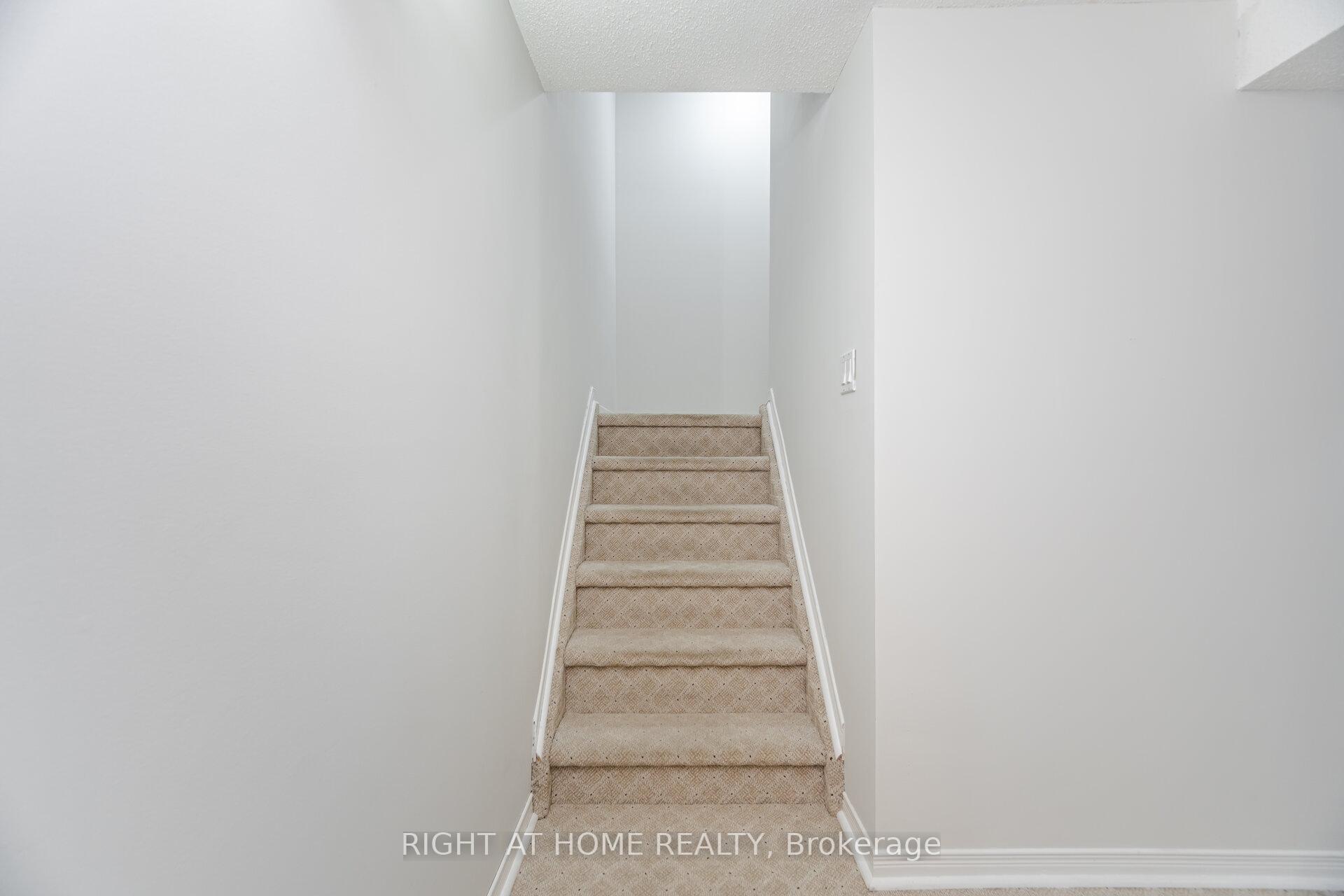 3 Bedrooms Condo at 3600 Colonial, Mississauga For sale