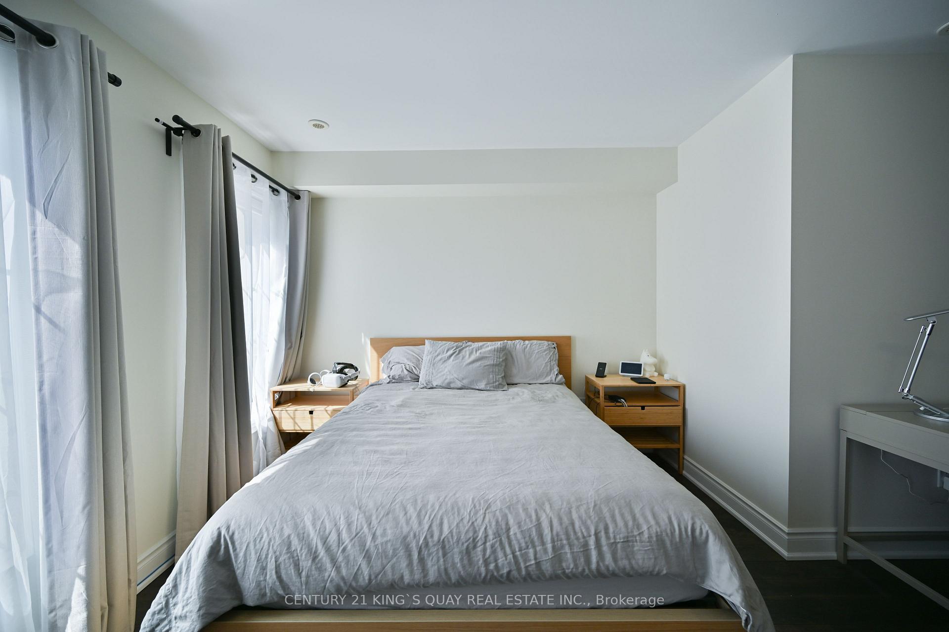 3 Bedrooms Condo at 40 Hargrave,  Toronto For sale