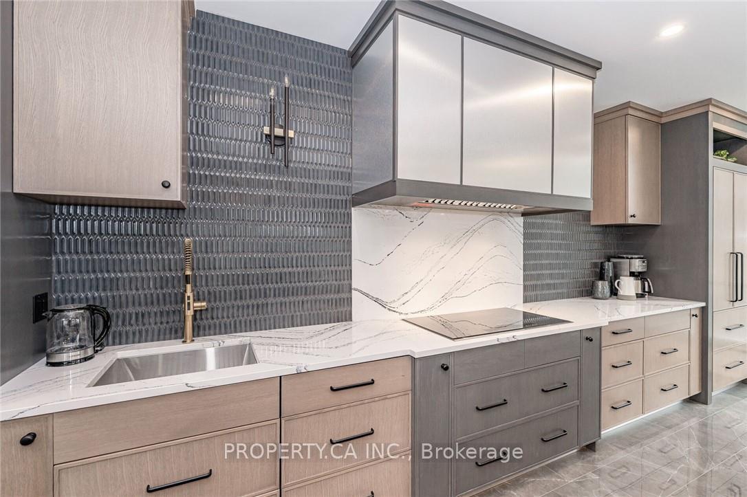 3 Bedrooms Condo at 2060 Lakeshore, Burlington For sale