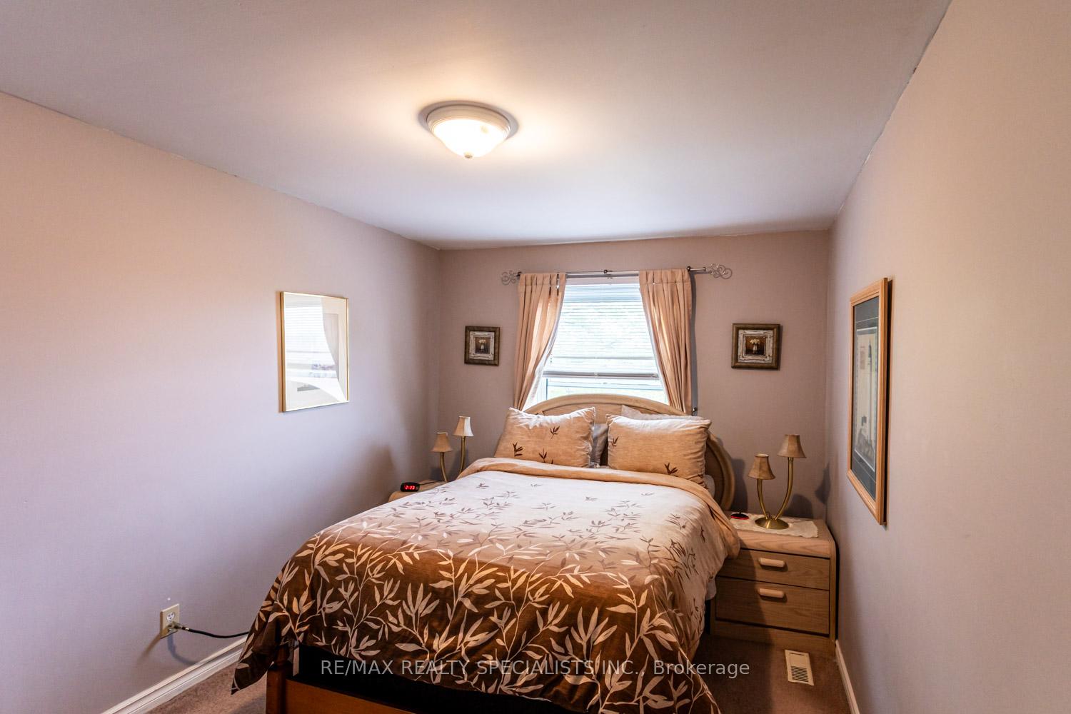 5 Bedrooms Condo at 405 Hyacinthe, Mississauga For sale