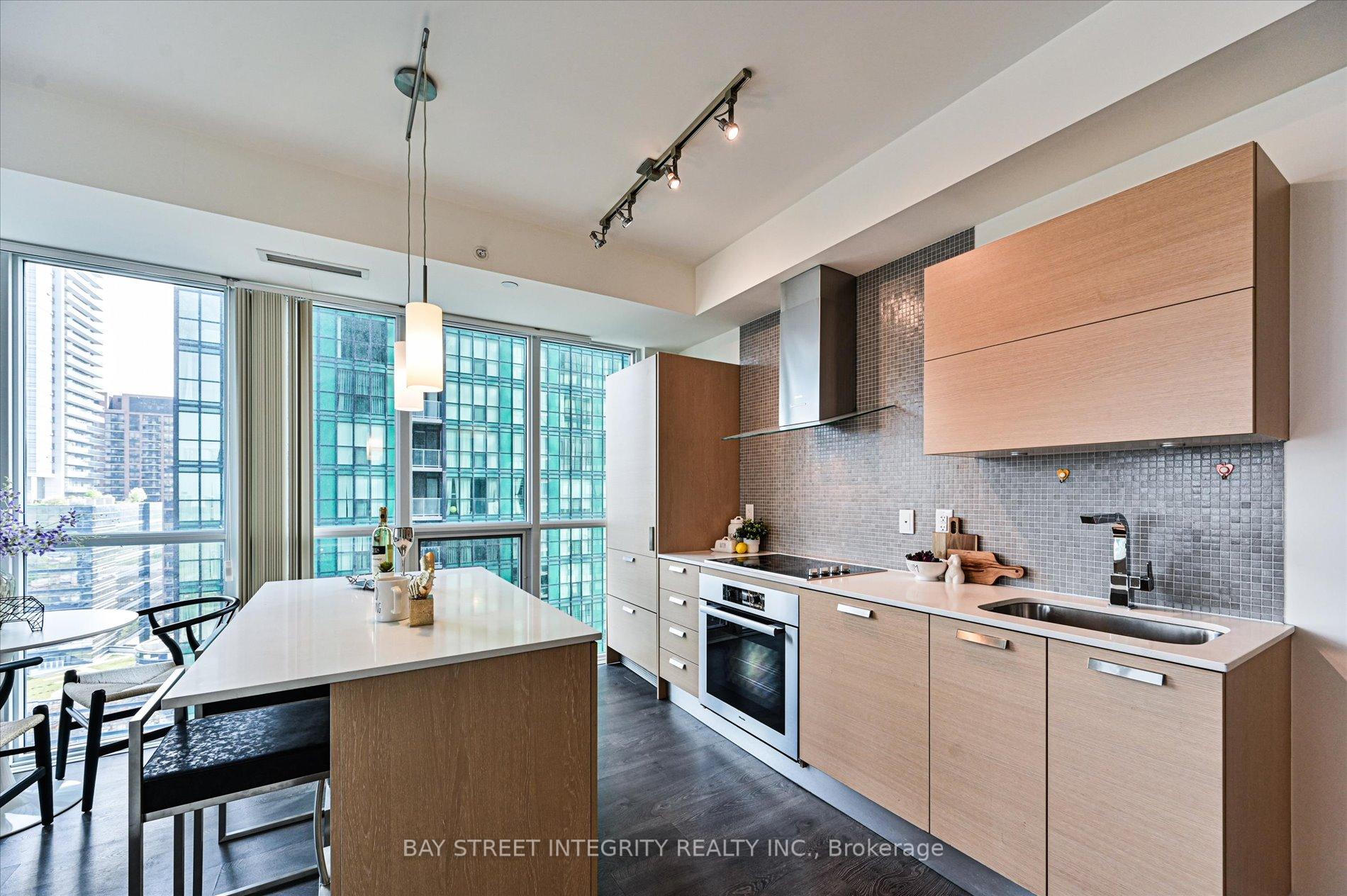 3 Bedrooms Condo at 11 Bogert, Toronto For sale