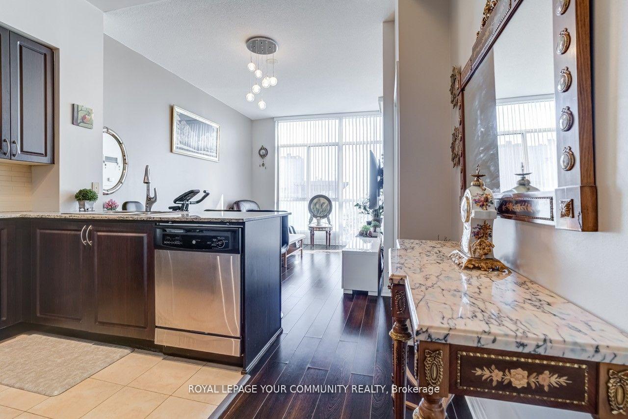 2 Bedrooms Condo at 225 Webb, Mississauga For sale