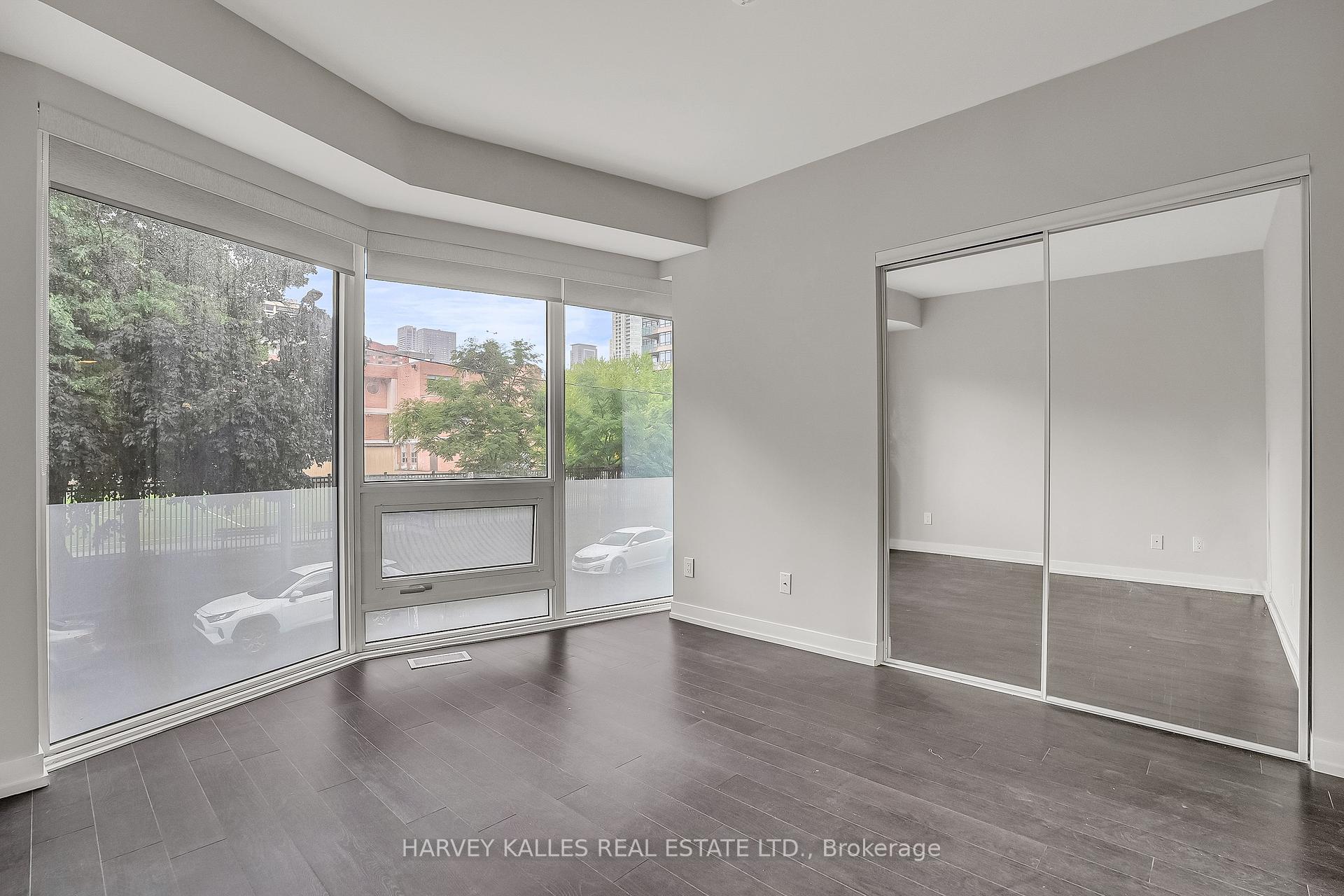 4 Bedrooms Condo at 85 Wood, Toronto For sale