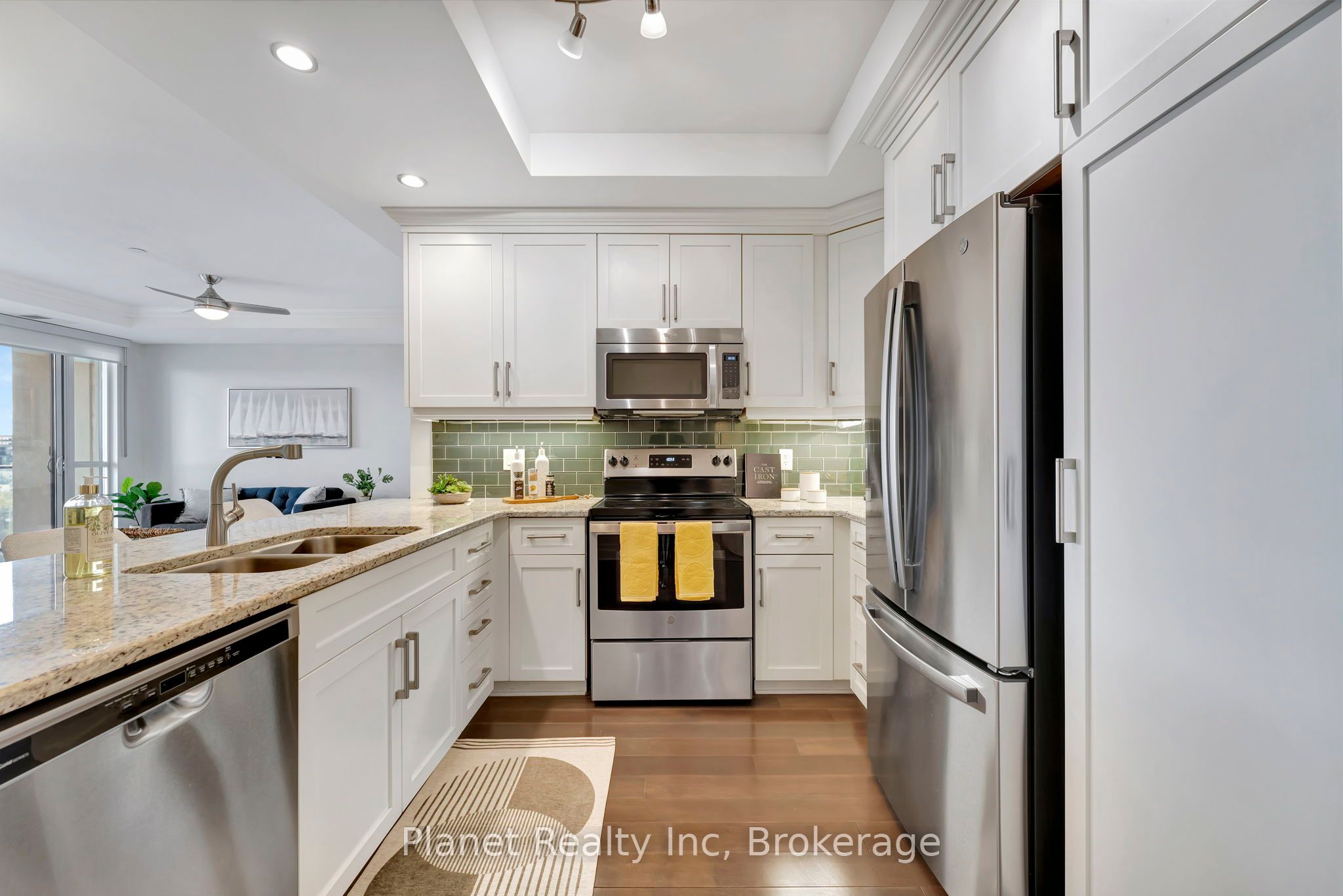 160 Macdonell Street, #906
