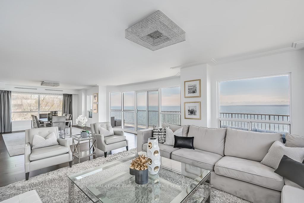 2 Bedrooms Condo at 2190 Lakeshore, Burlington For sale