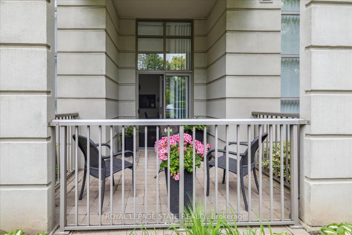 2 Bedrooms Condo at 442 Maple, Burlington For sale