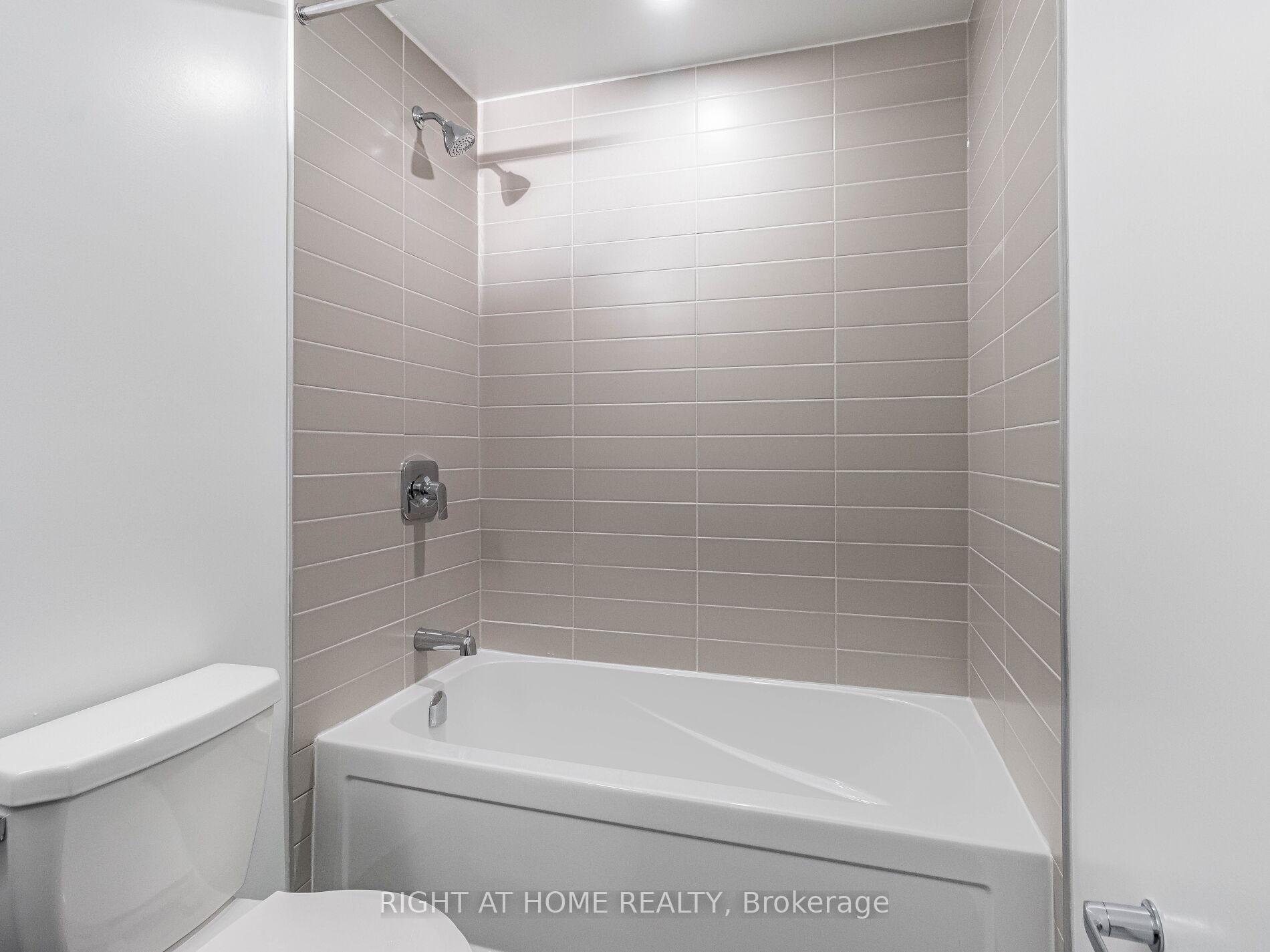 2 Bedrooms Condo at 5 maryport, Toronto For sale