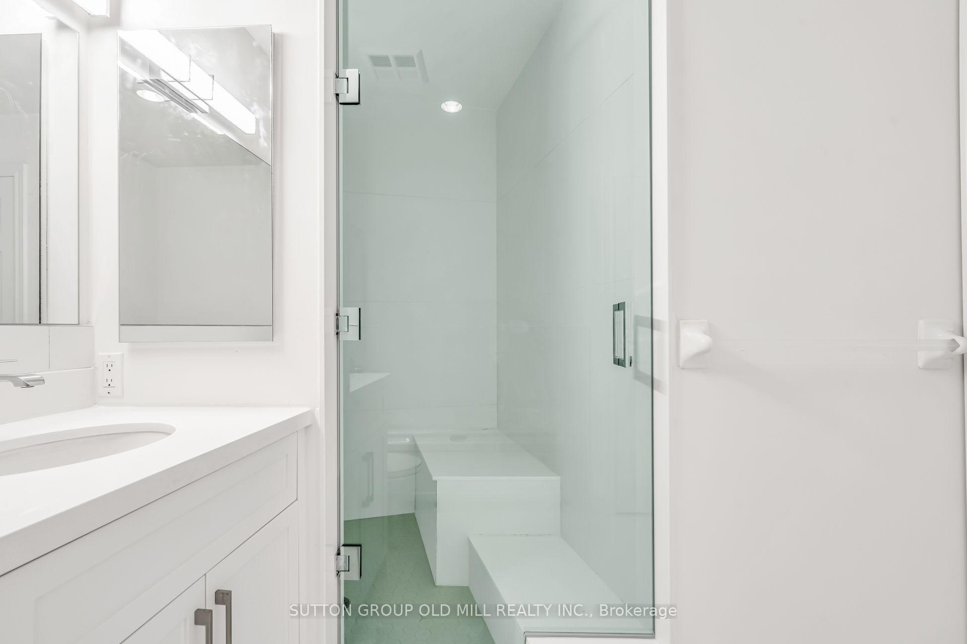 3 Bedrooms Condo at 10 Old Mill, Toronto For sale