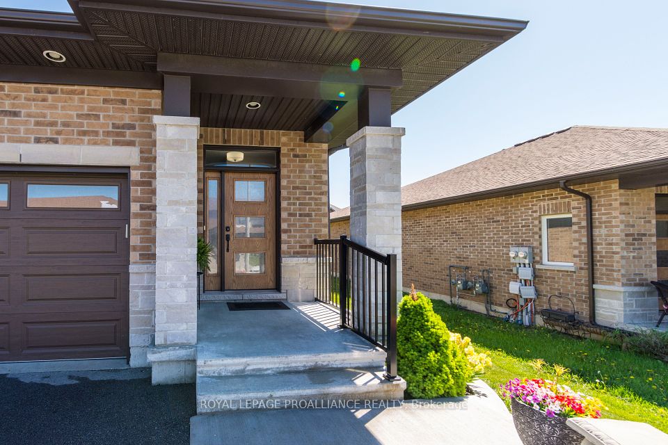 66 Ledgerock Court, Quinte West, ON K8R 0A6