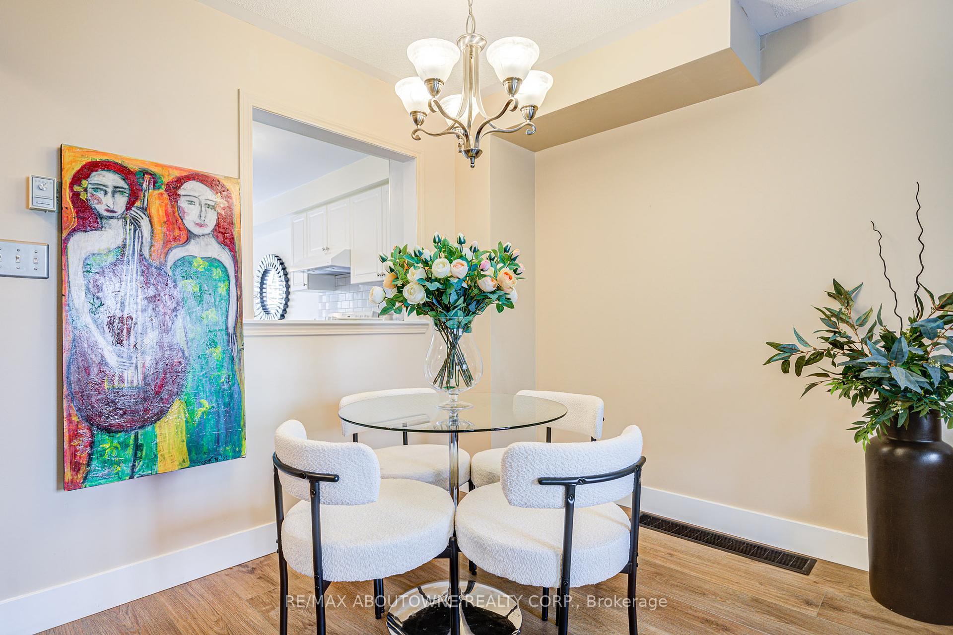 3 Bedrooms Condo at 470 Beach, Hamilton For sale