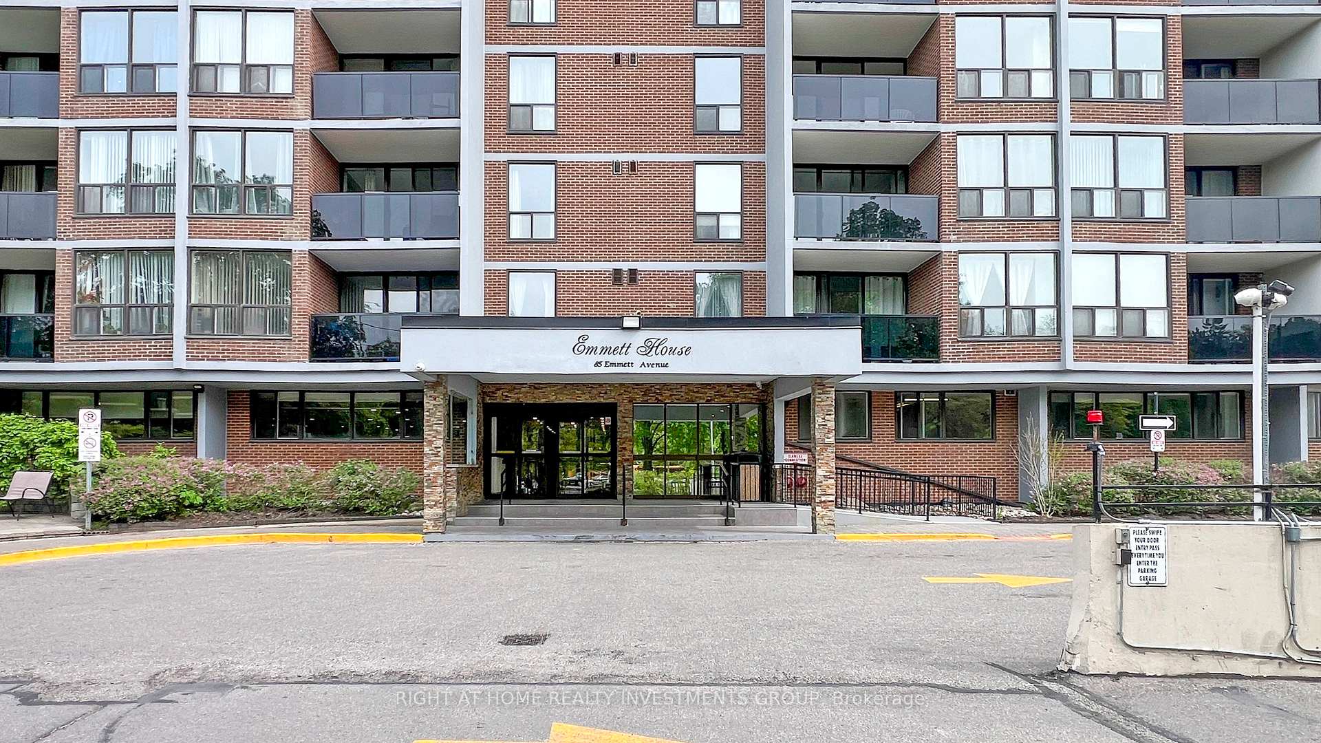 3 Bedrooms Condo at 85 Emmett, Toronto For sale
