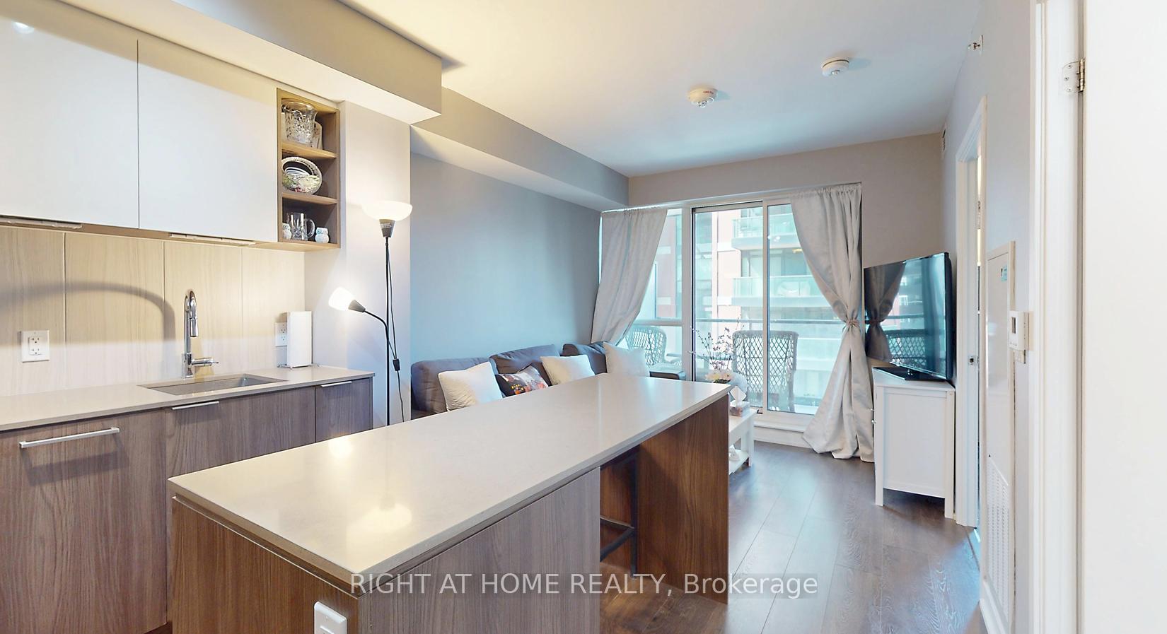 1 Bedroom Condo at 31 Tippet,  Toronto For sale