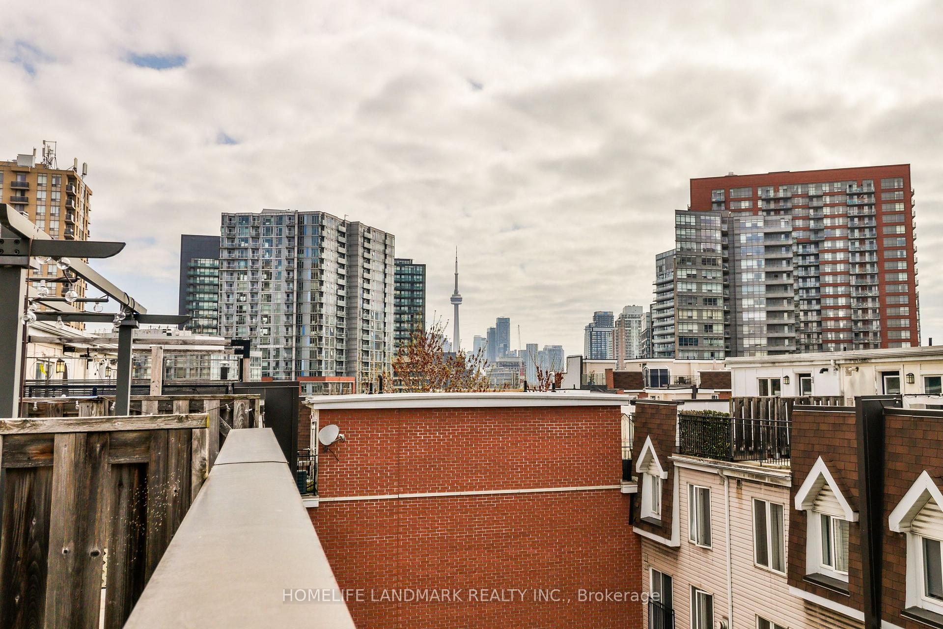 3 Bedrooms Condo at 26 Laidlaw, Toronto For sale