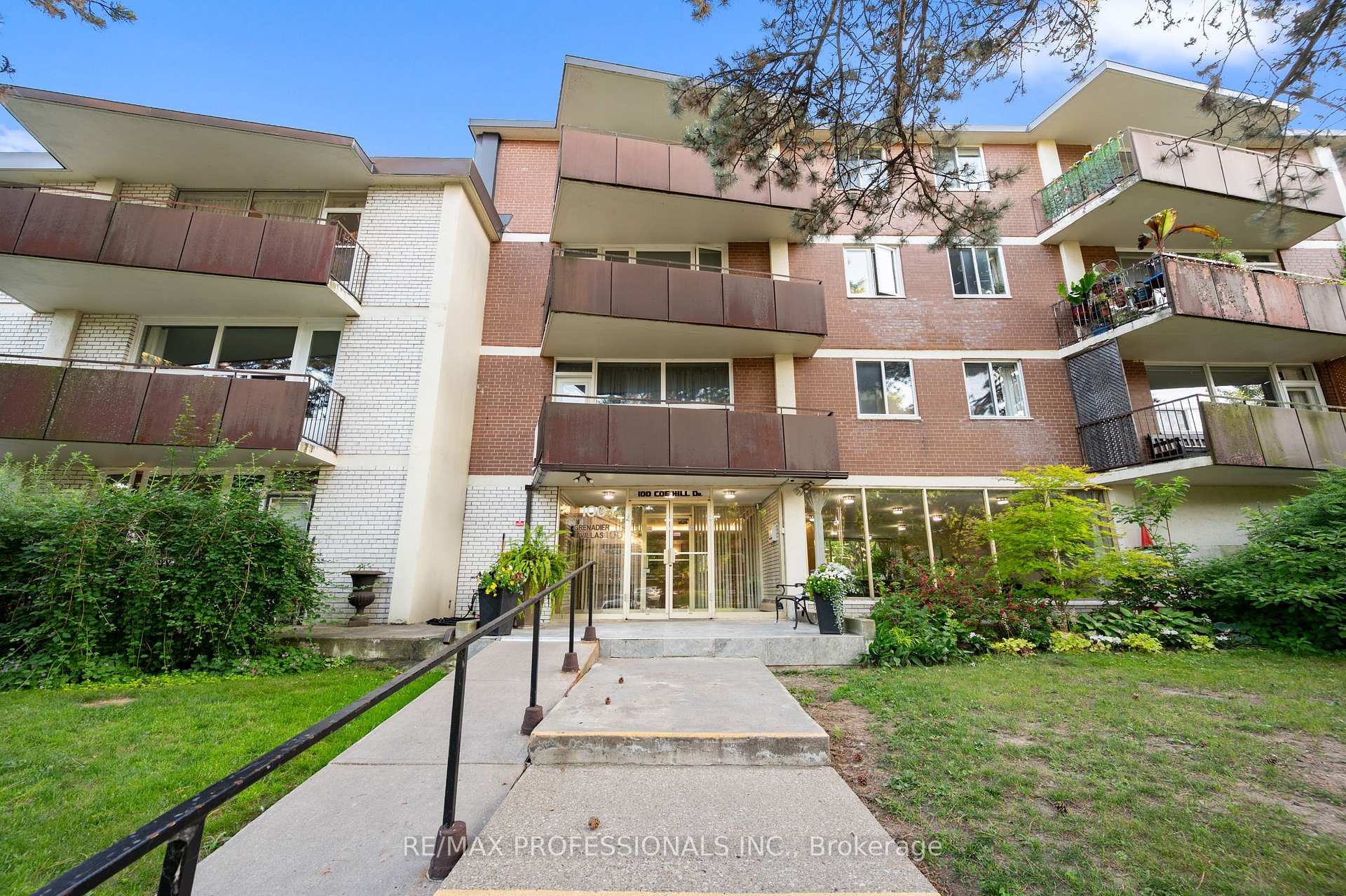 2 Bedrooms Co-op at 100 Coe Hill, Toronto For sale