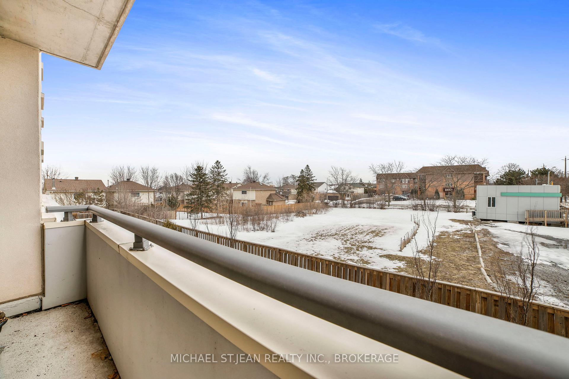 2 Bedrooms Condo at 319 Highway 8,  Hamilton For sale
