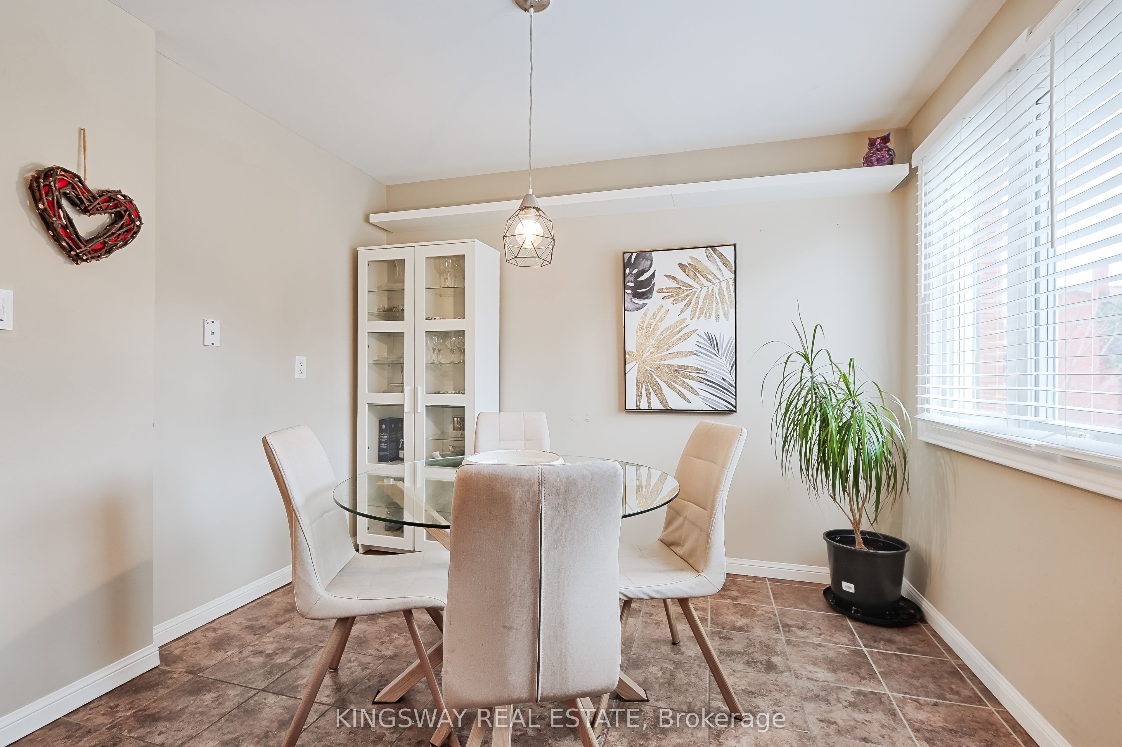 #102 - 1755 Rathburn Road, Mississauga, ON L4W 2M8