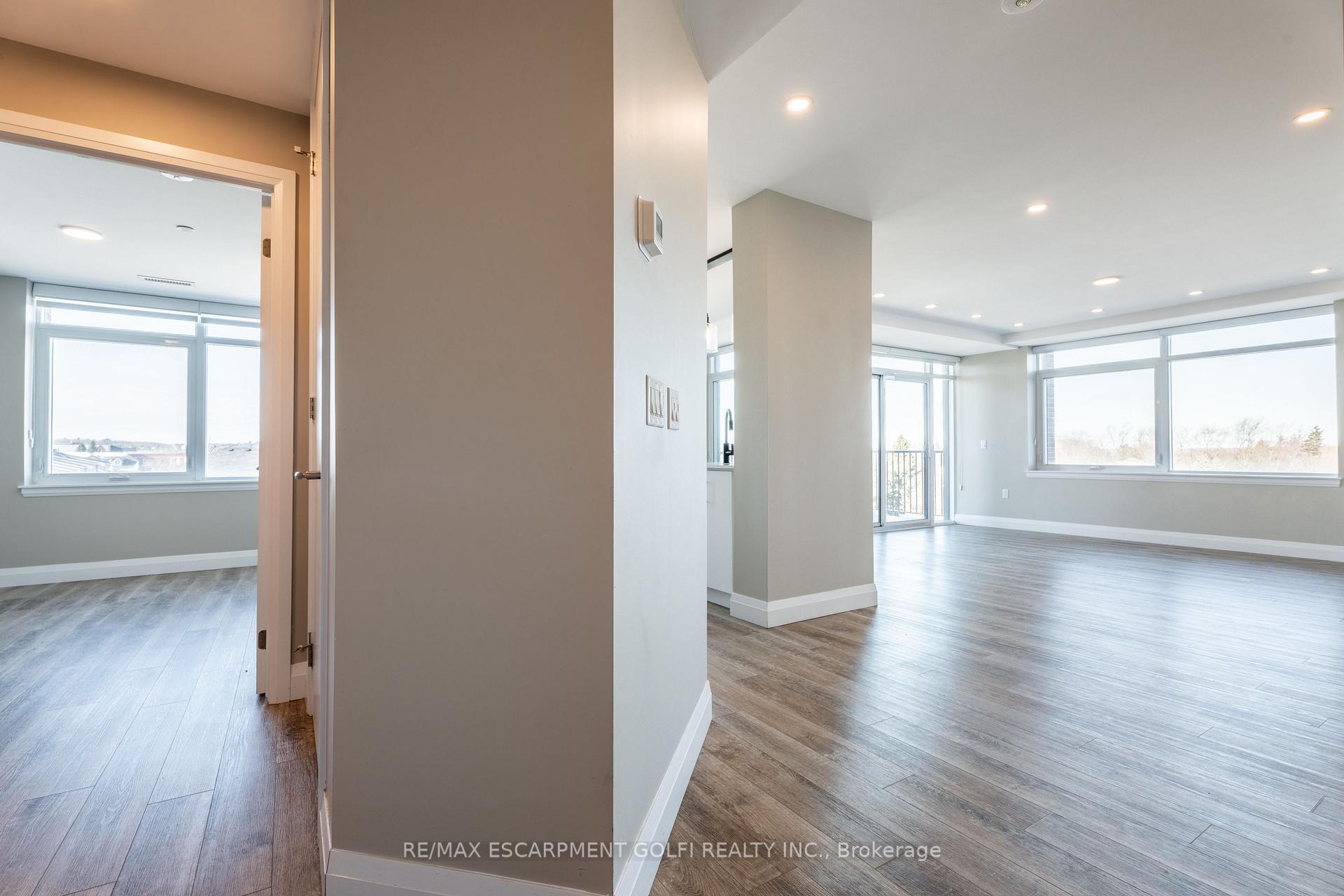 2 Bedrooms Condo at 1 Redfern, Hamilton For sale