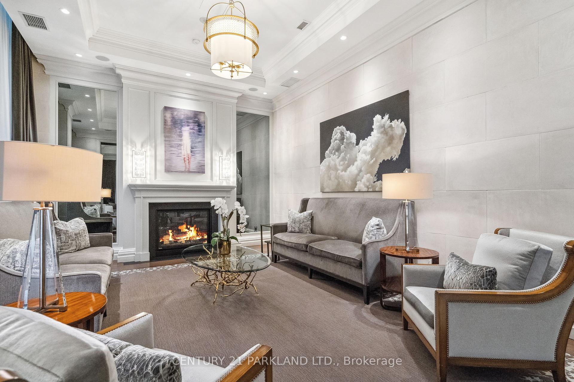 2 Bedrooms Condo at 155 St Clair, Toronto For sale