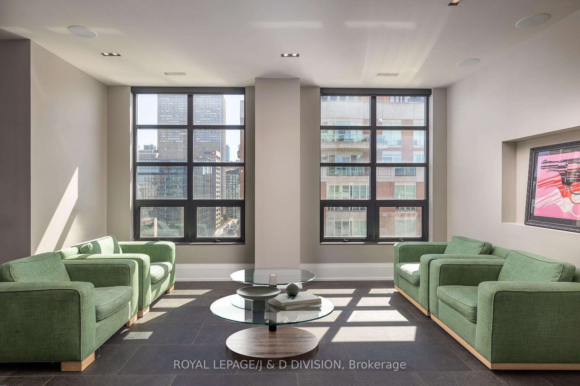 3 Bedrooms Condo at 68 Yorkville,  Toronto For sale