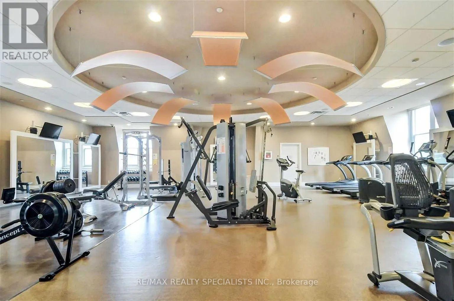 2 Bedrooms Condo at 28 Linden, Toronto For sale