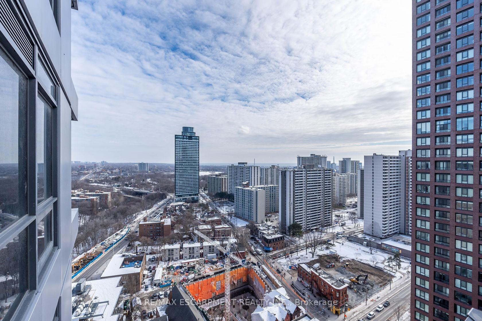 2 Bedrooms Condo at 395 Bloor, Toronto For sale