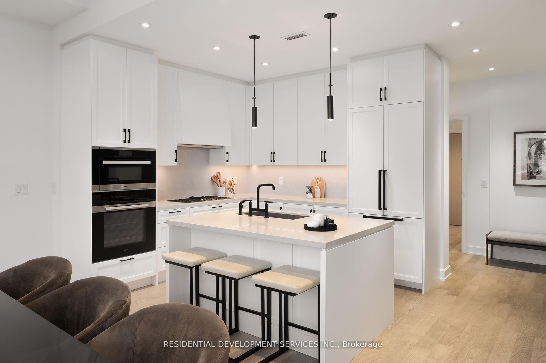 3 Bedrooms Condo at 1 Strathgowan,  Toronto For sale