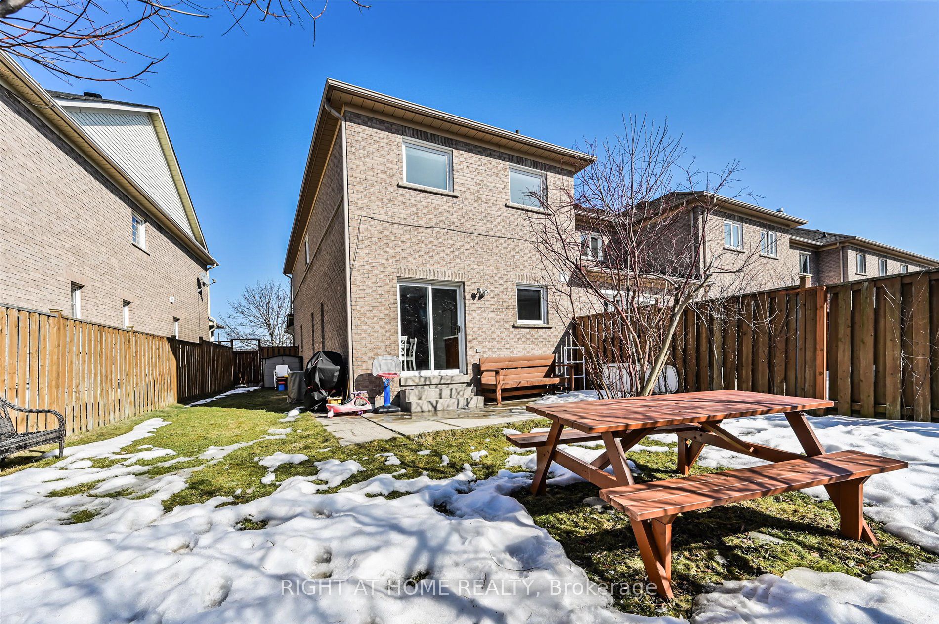 26 Benjamin Hood Crescent