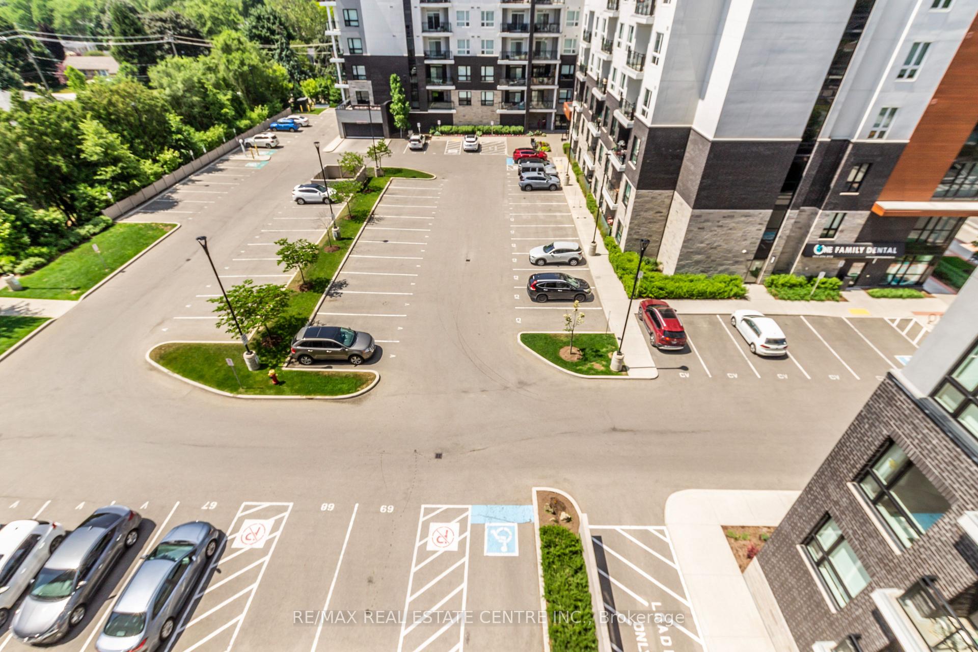 2 Bedrooms Condo at 340 Plains, Burlington For sale