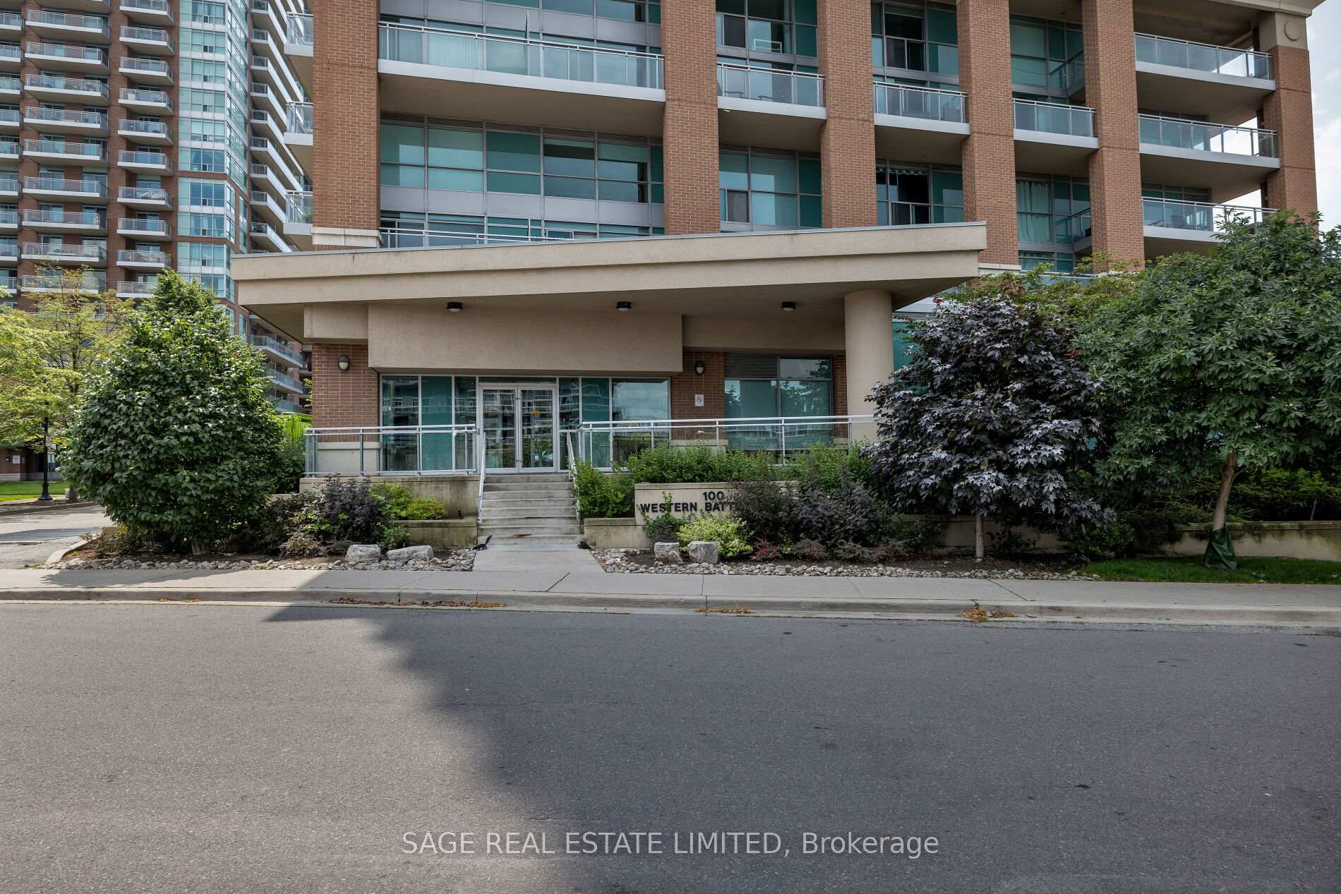 2 Bedrooms Condo at 100 Western Battery, Toronto For sale