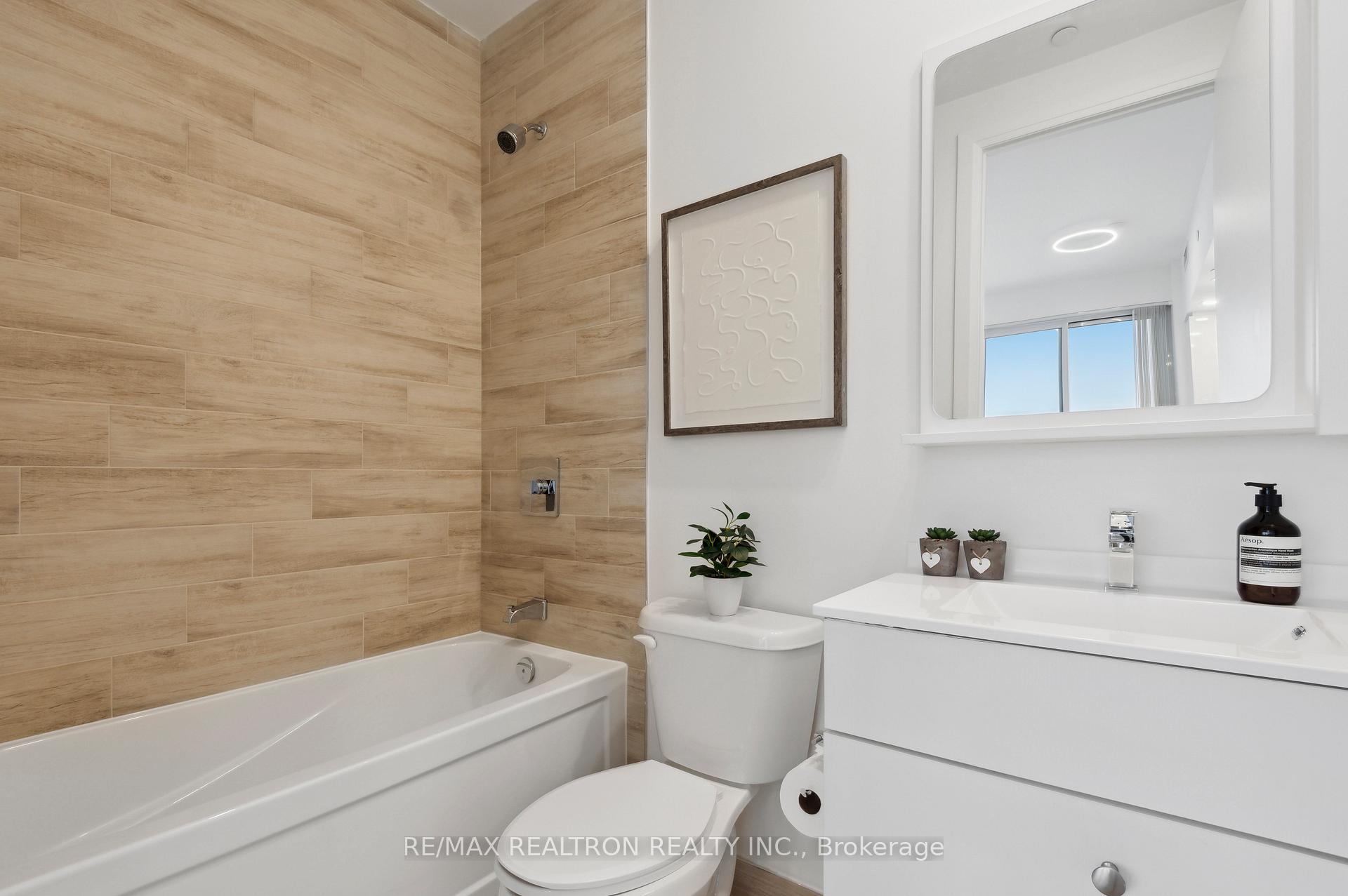 2 Bedrooms Condo at 75 Canterbury, Toronto For sale