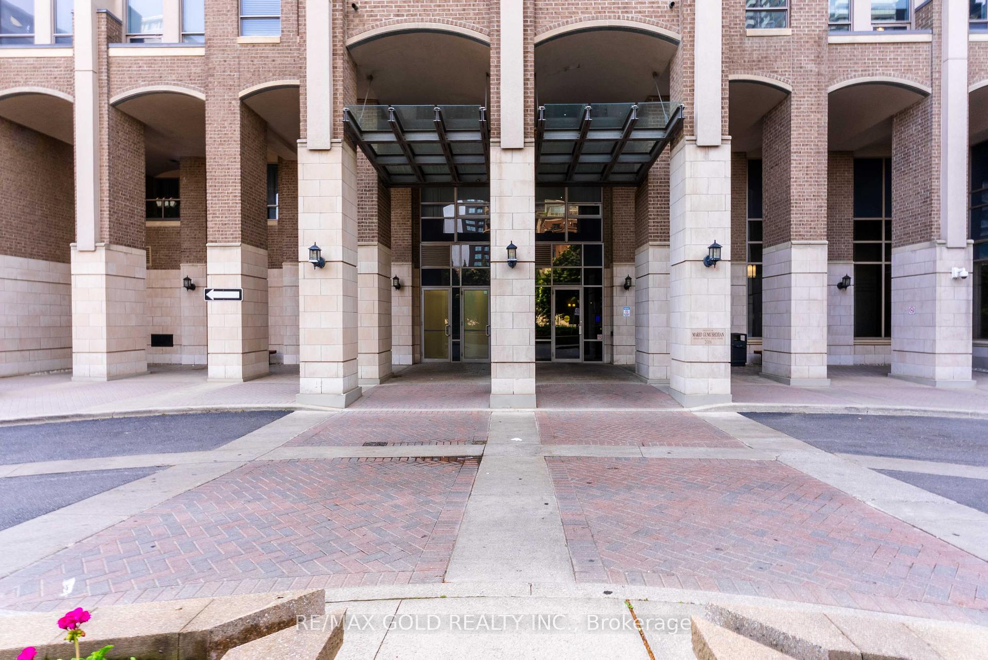 2 Bedrooms Condo at 388 Prince Of Wales, Mississauga For sale