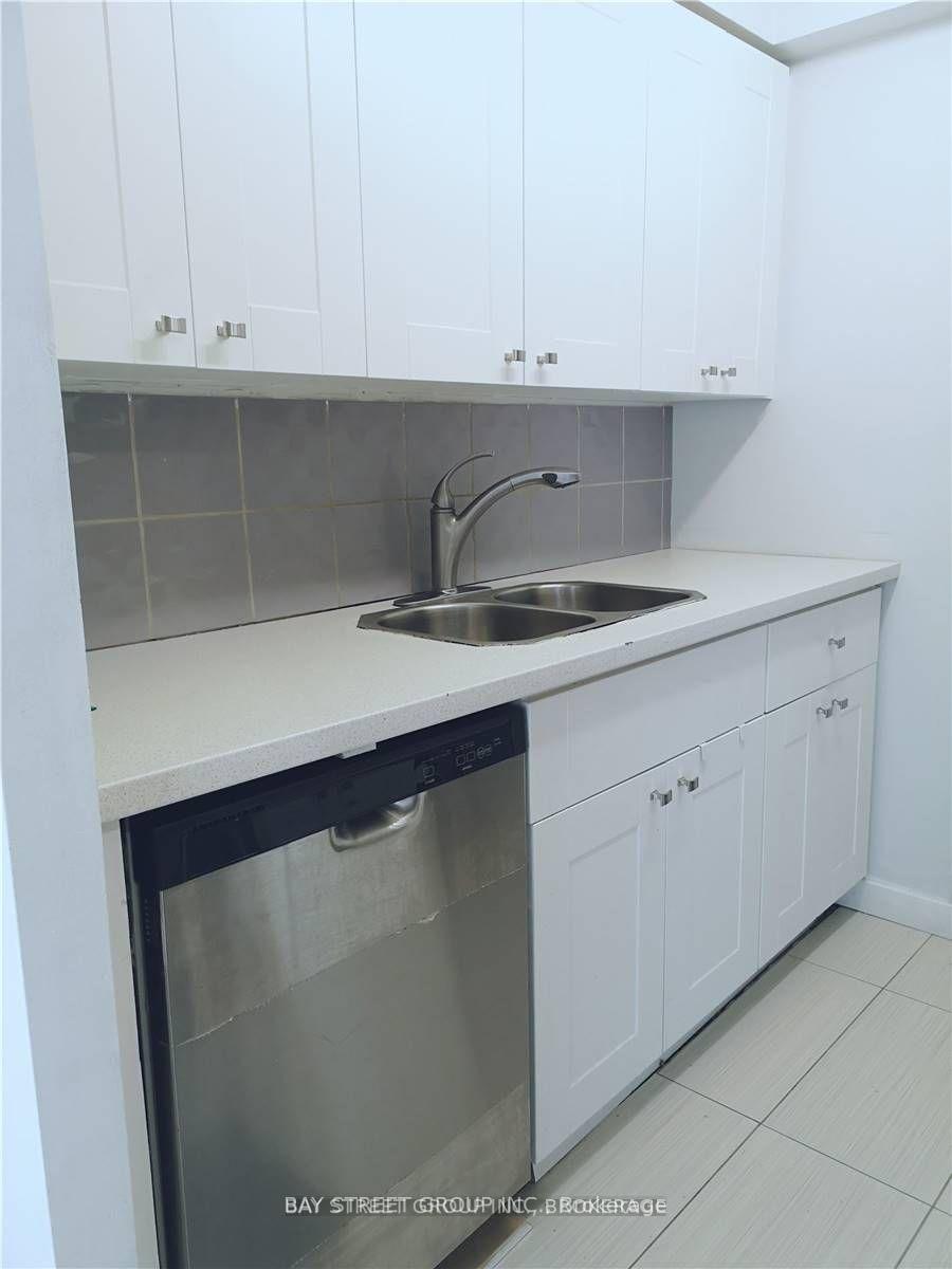 2 Bedrooms Condo at 117 Gerrard,  Toronto For sale