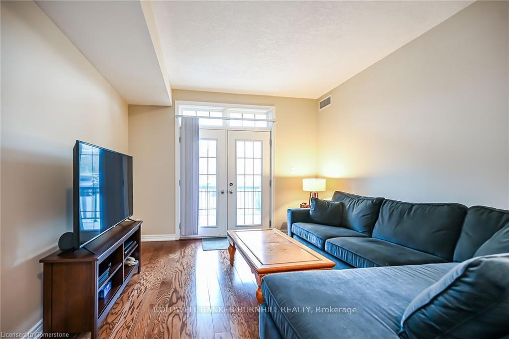 2 Bedrooms Condo at 396 Plains,  Burlington For sale